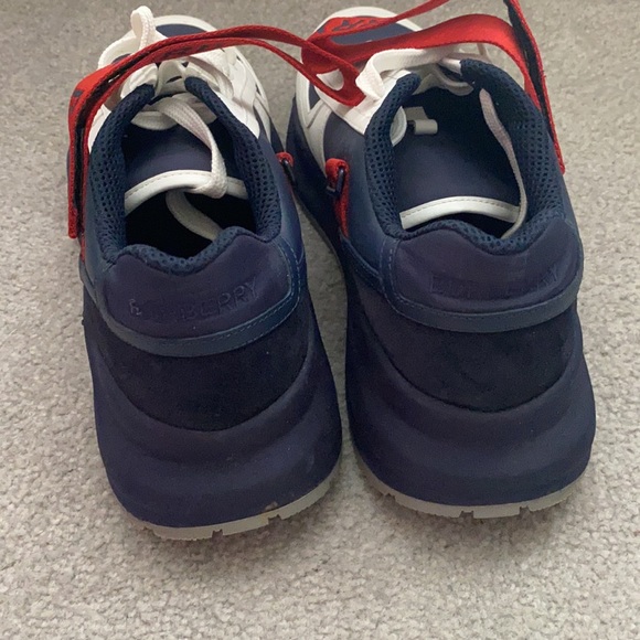 Authentic Burberry Sneaker - Picture 4 of 6